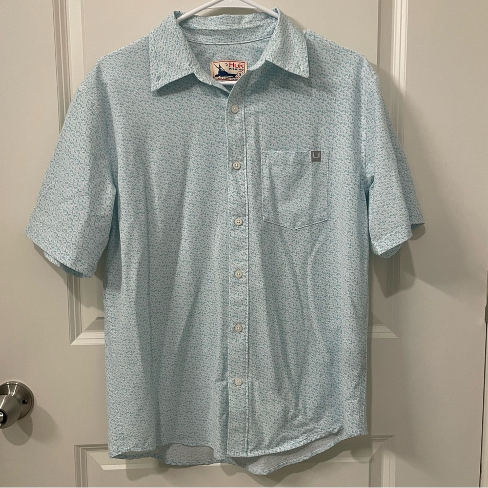 Huk women fishing small button down short sleeve lure pattern Light Teal shirt